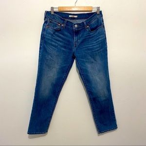 Levi’s medium wash boyfriend jeans sz 28